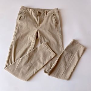 American Eagle Skinny Khaki’s size 2 Short